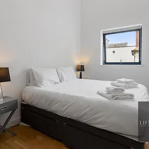 Smythen St, 2 Bed Apartment With Balcony Exeter
